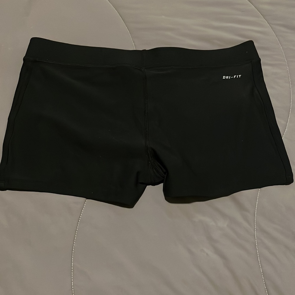 Nike performance shorts - Picture 2 of 3